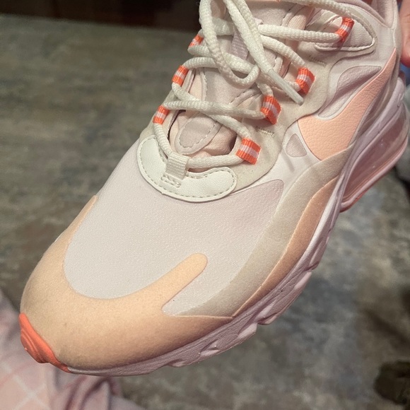 WORN 4 TIMES!!! NIKE TENNIS SHOES! - Picture 3 of 8